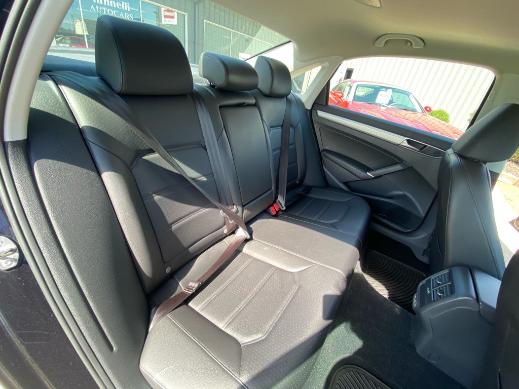 2019 Volkswagen Passat Image 21