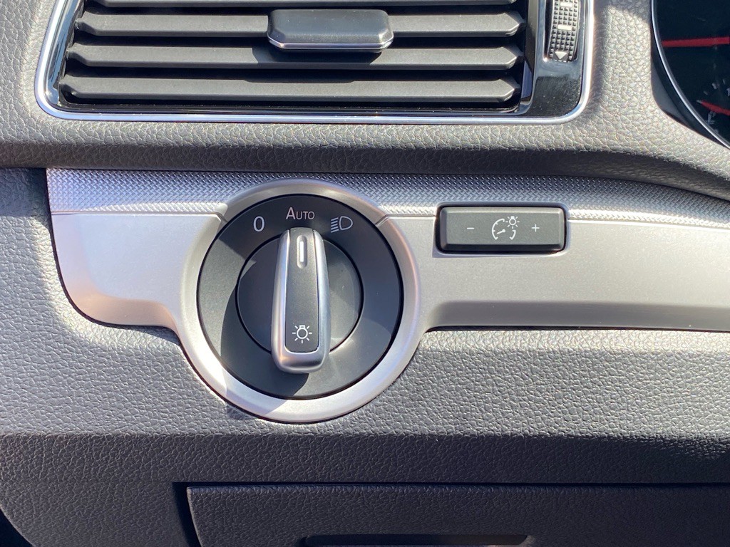 2019 Volkswagen Passat Image 24