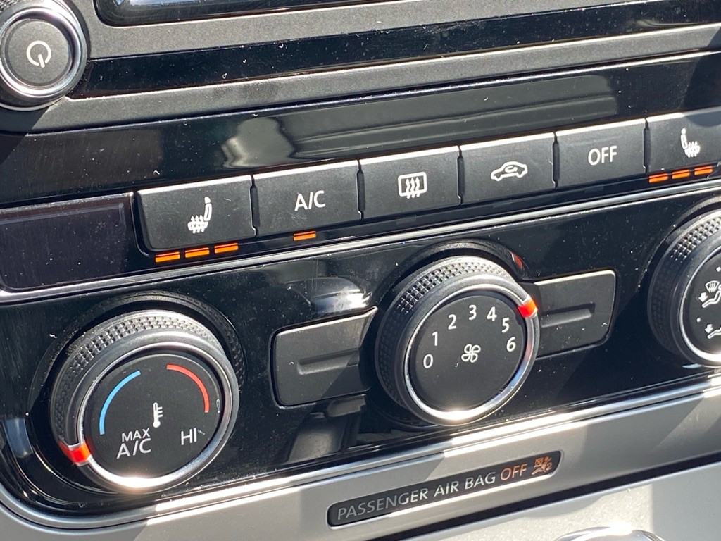 2019 Volkswagen Passat Image 32