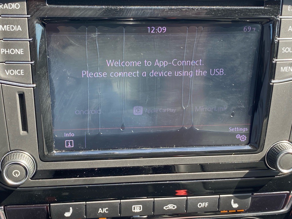 2019 Volkswagen Passat Image 34
