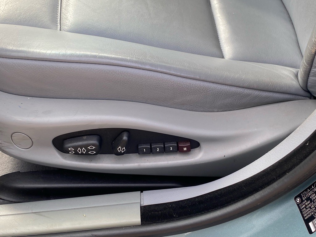 2002 BMW 3 Series Image 8