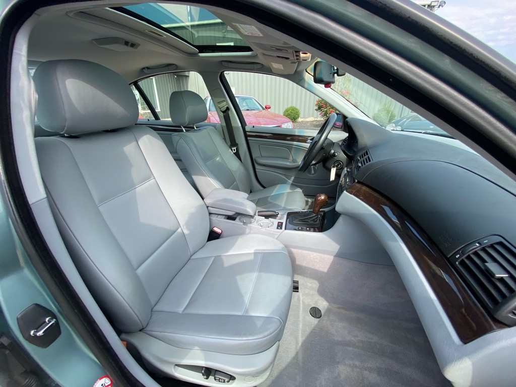 2002 BMW 3 Series Image 18