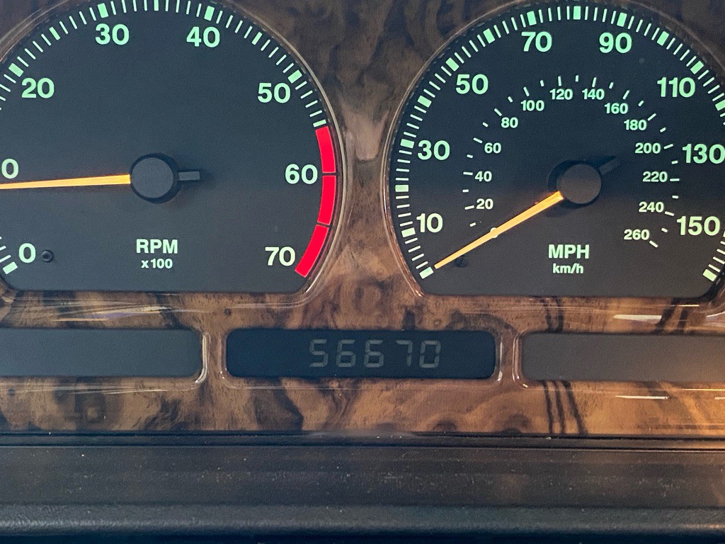 1990 Jaguar XJ Image 2