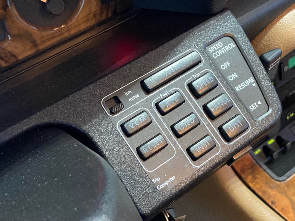 1990 Jaguar XJ Image 10