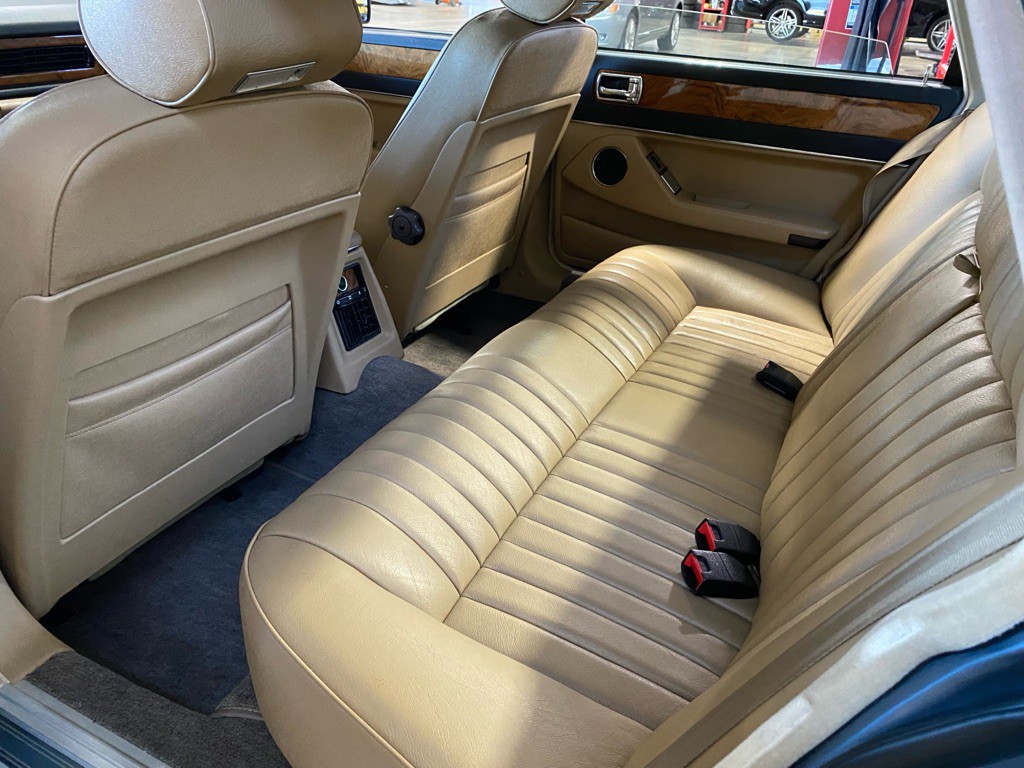 1990 Jaguar XJ Image 16