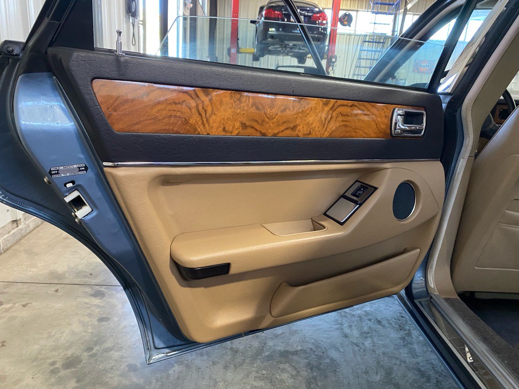 1990 Jaguar XJ Image 17