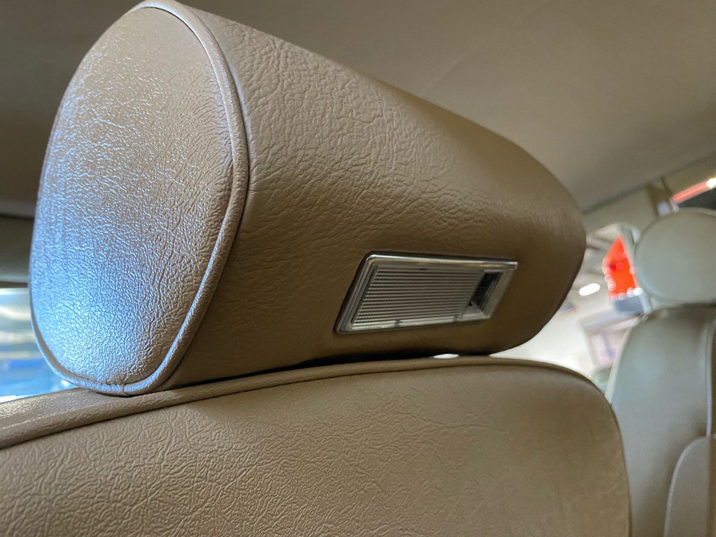 1990 Jaguar XJ Image 20