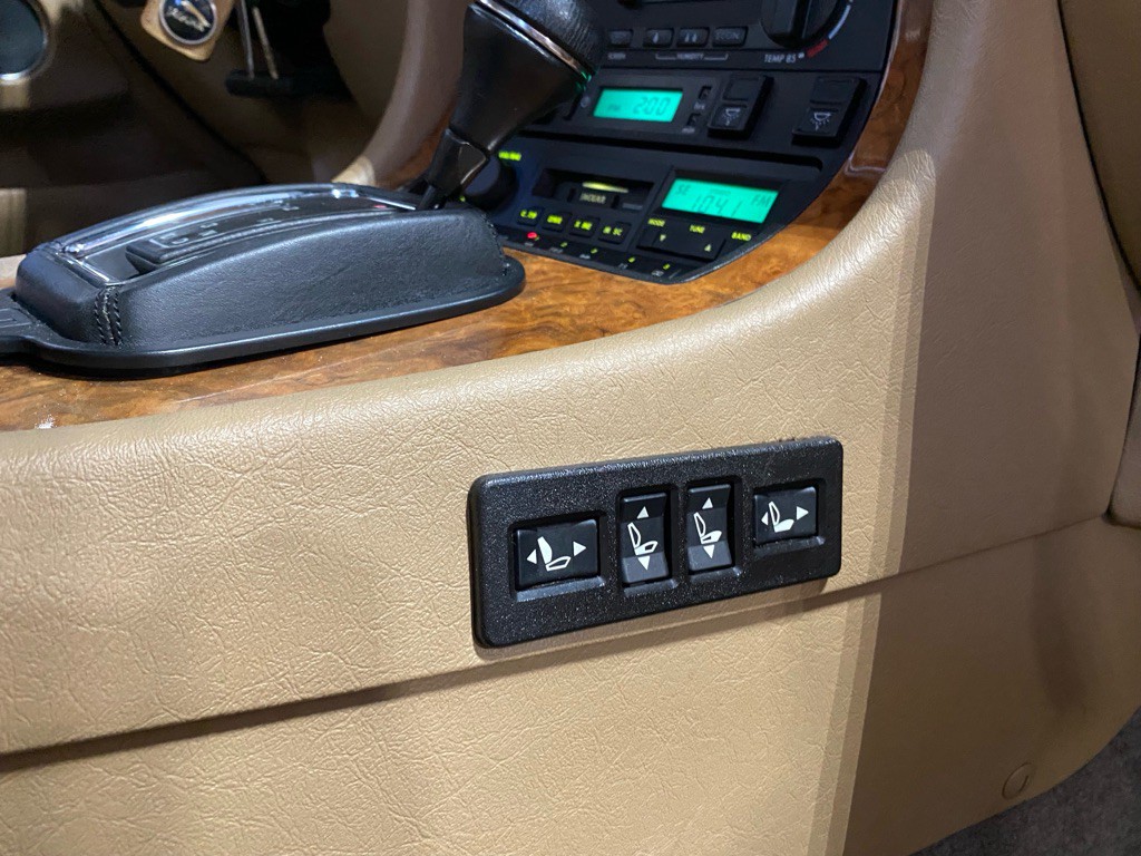 1990 Jaguar XJ Image 22