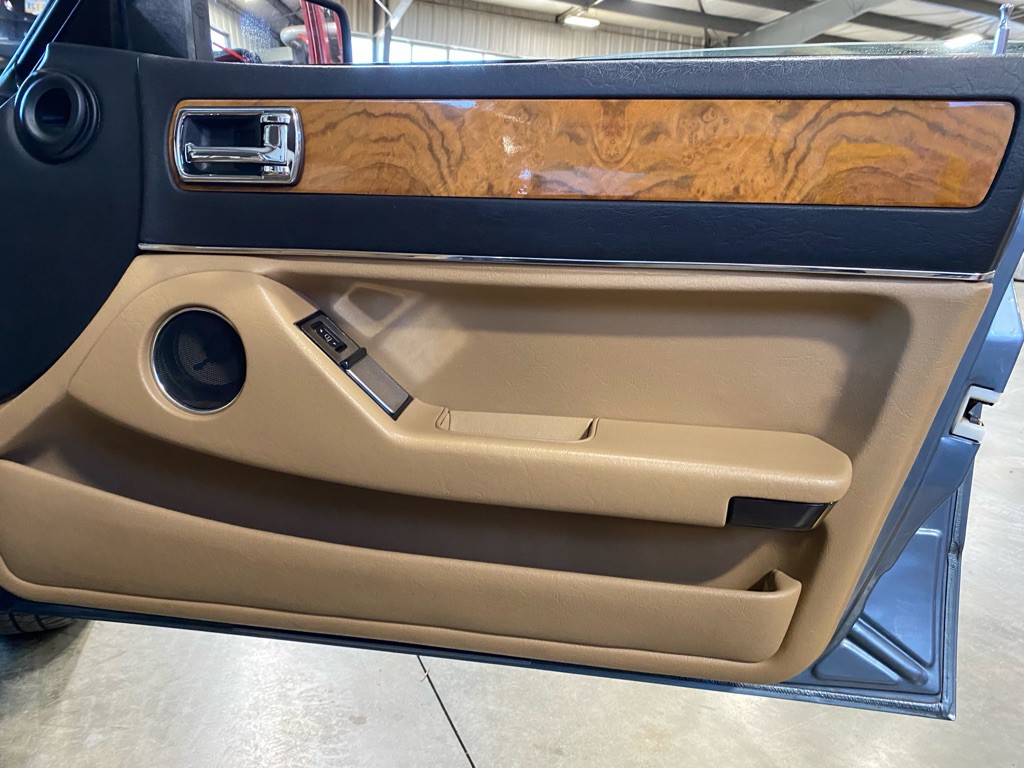 1990 Jaguar XJ Image 23