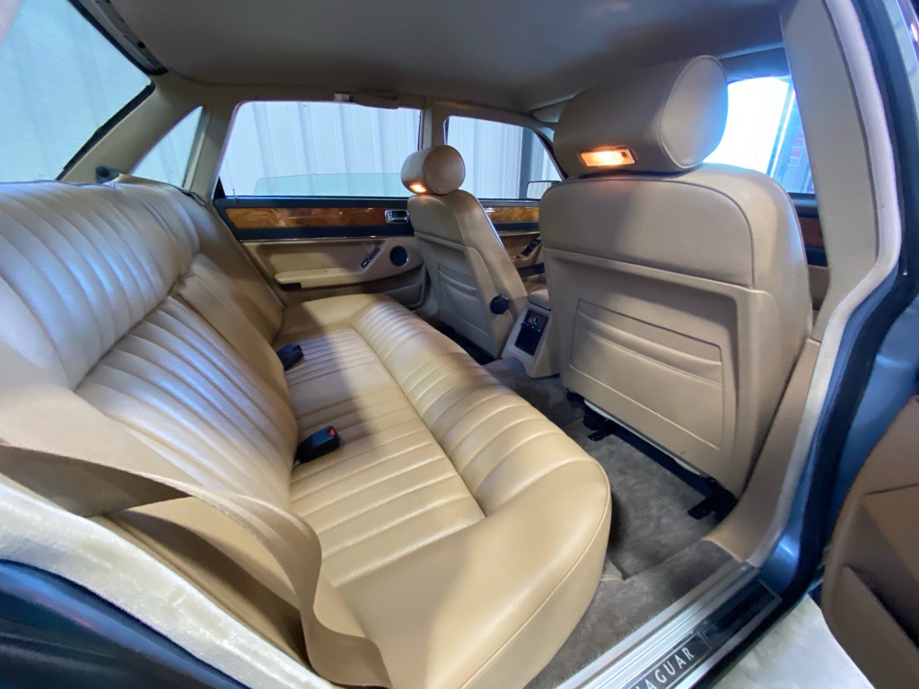 1990 Jaguar XJ Image 26