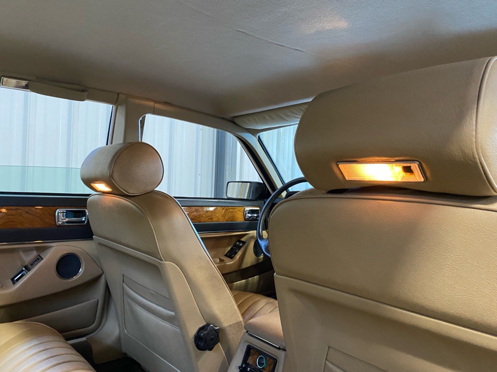 1990 Jaguar XJ Image 28
