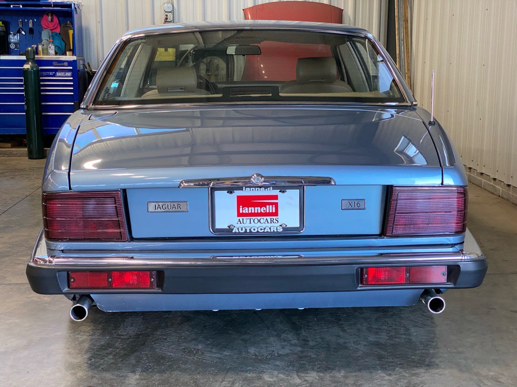 1990 Jaguar XJ Image 34