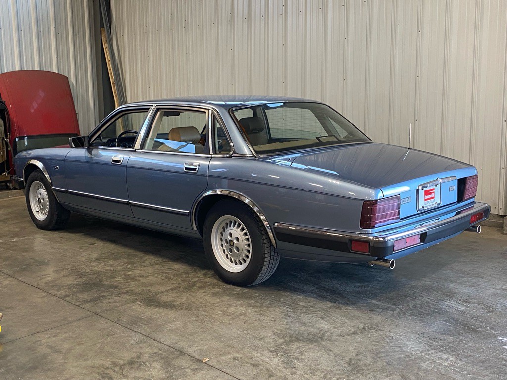 1990 Jaguar XJ Image 35