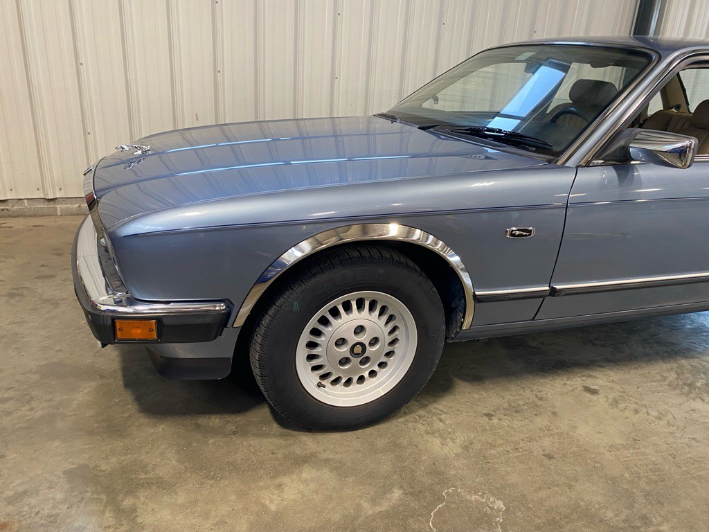 1990 Jaguar XJ Image 36