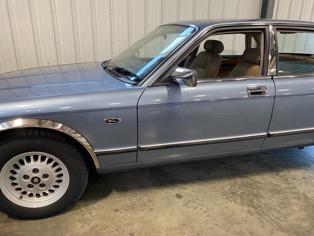 1990 Jaguar XJ Image 37