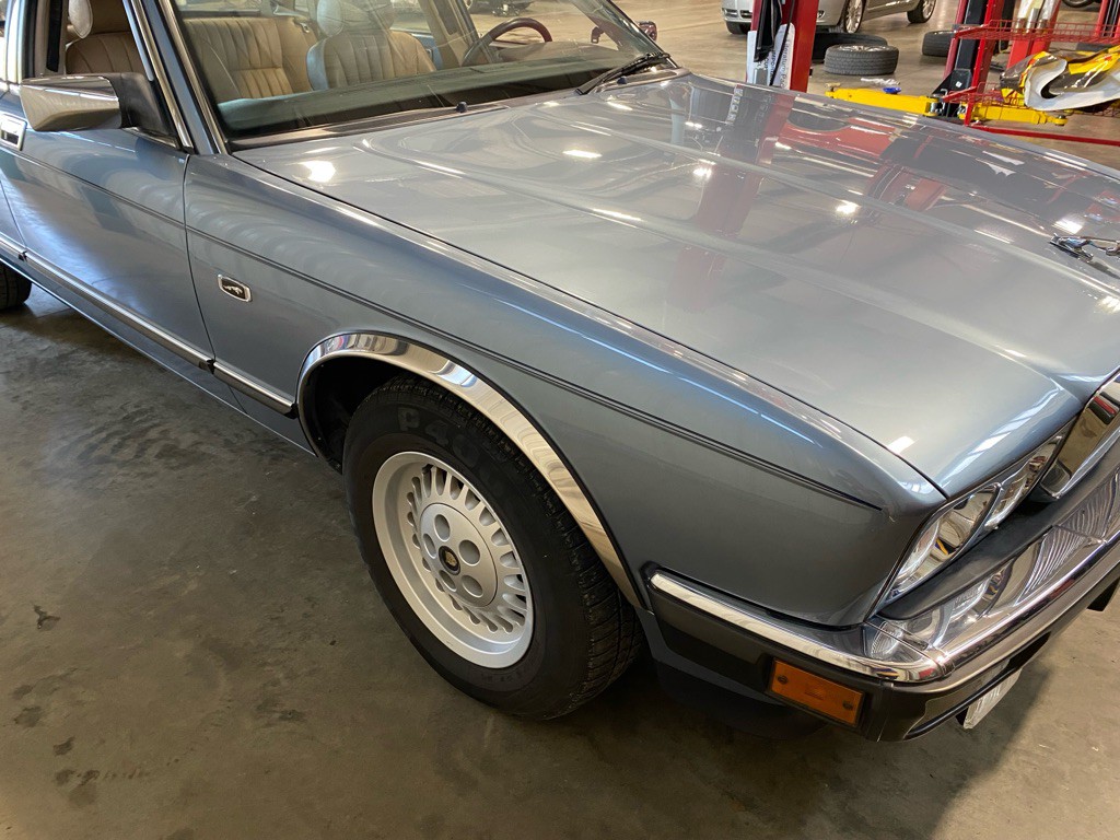 1990 Jaguar XJ Image 40