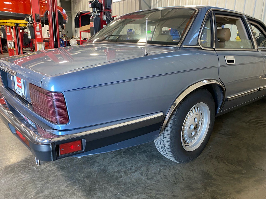 1990 Jaguar XJ Image 43