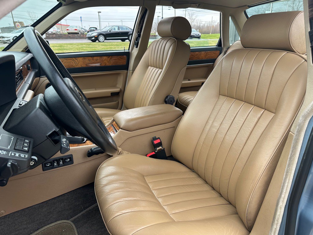 1990 Jaguar XJ Image 14