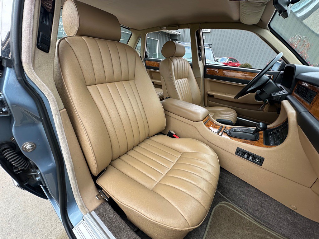 1990 Jaguar XJ Image 20