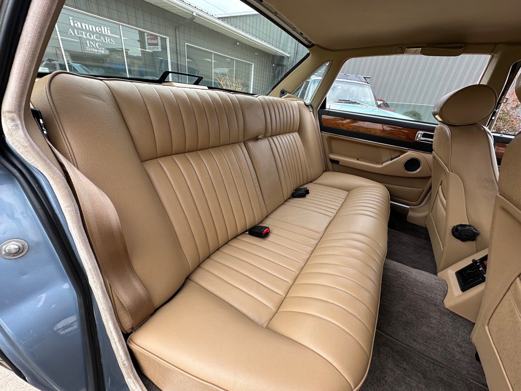 1990 Jaguar XJ Image 23