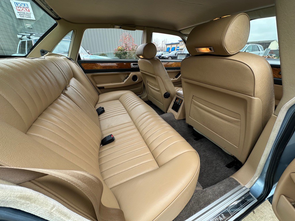1990 Jaguar XJ Image 24