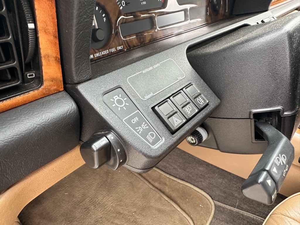 1990 Jaguar XJ Image 26