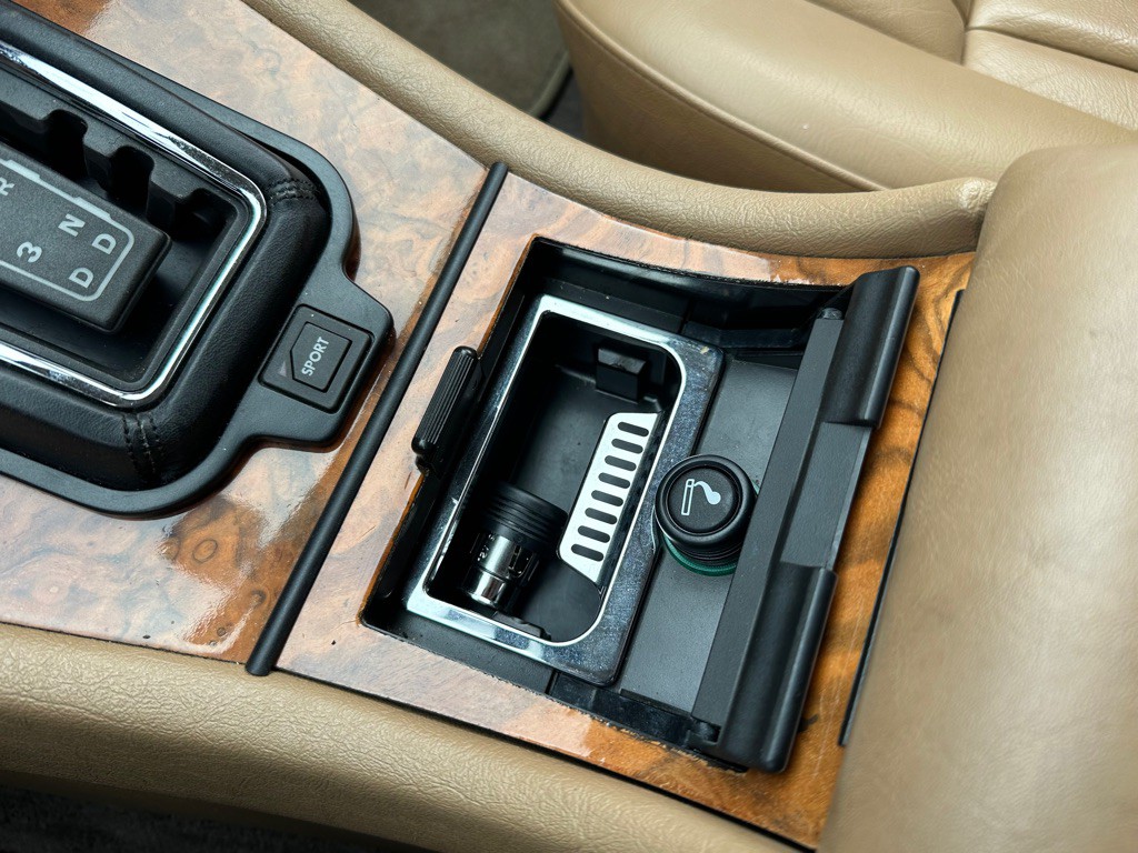 1990 Jaguar XJ Image 31