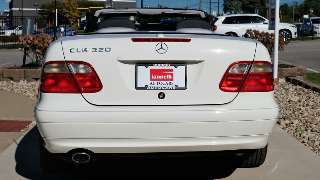 2003 Mercedes-Benz CLK-Class Image 8