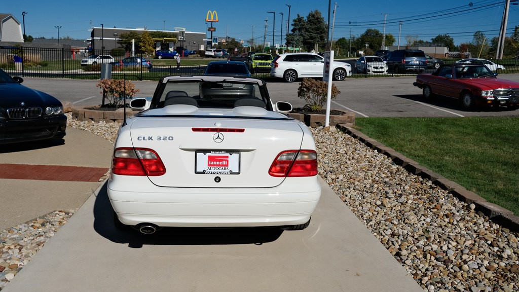 2003 Mercedes-Benz CLK-Class Image 9