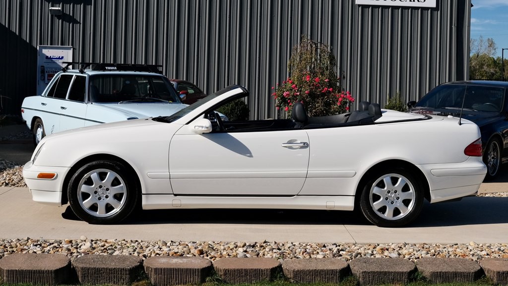 2003 Mercedes-Benz CLK-Class Image 10