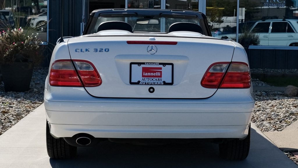 2003 Mercedes-Benz CLK-Class Image 12