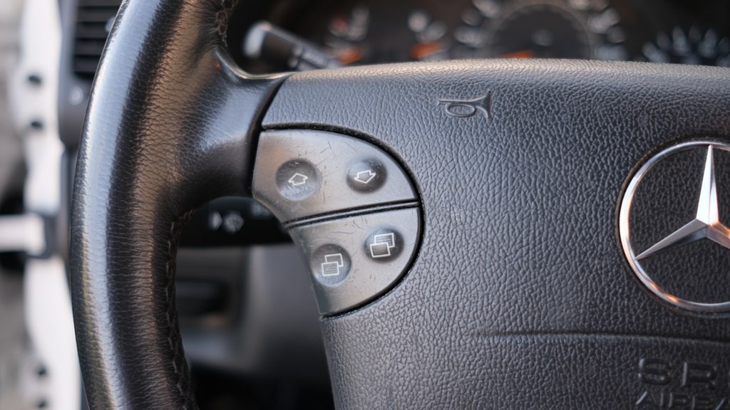 2003 Mercedes-Benz CLK-Class Image 17