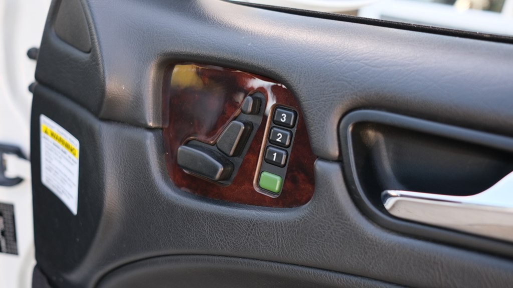 2003 Mercedes-Benz CLK-Class Image 30