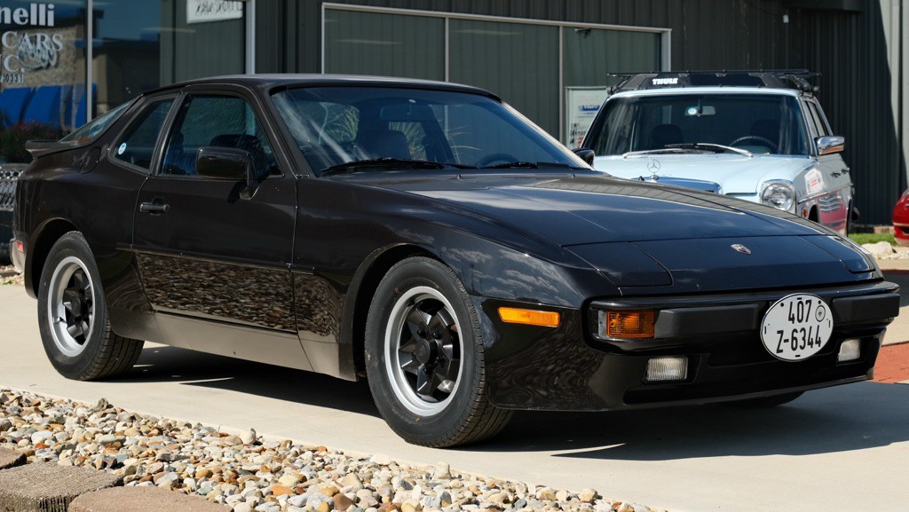 1984 Porsche 944 Image 1