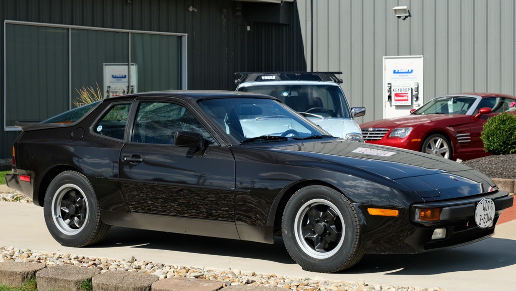 1984 Porsche 944 Image 2