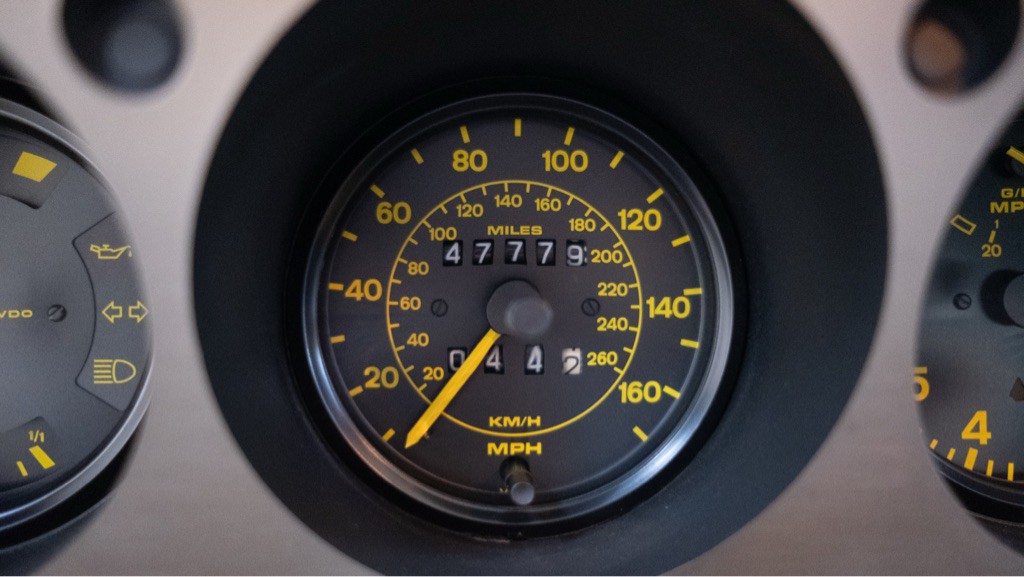 1984 Porsche 944 Image 3