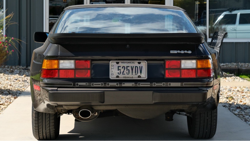 1984 Porsche 944 Image 9