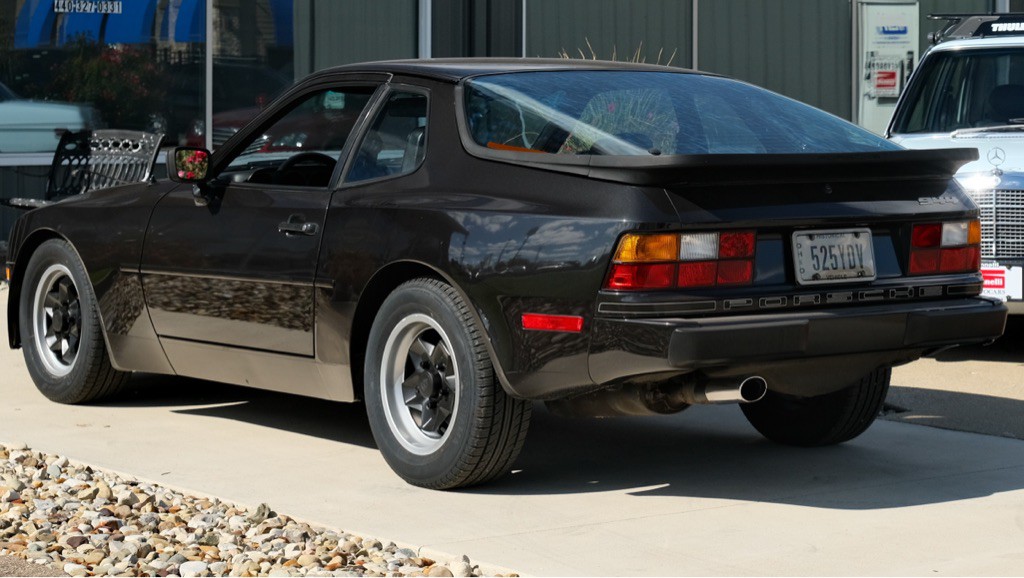 1984 Porsche 944 Image 10