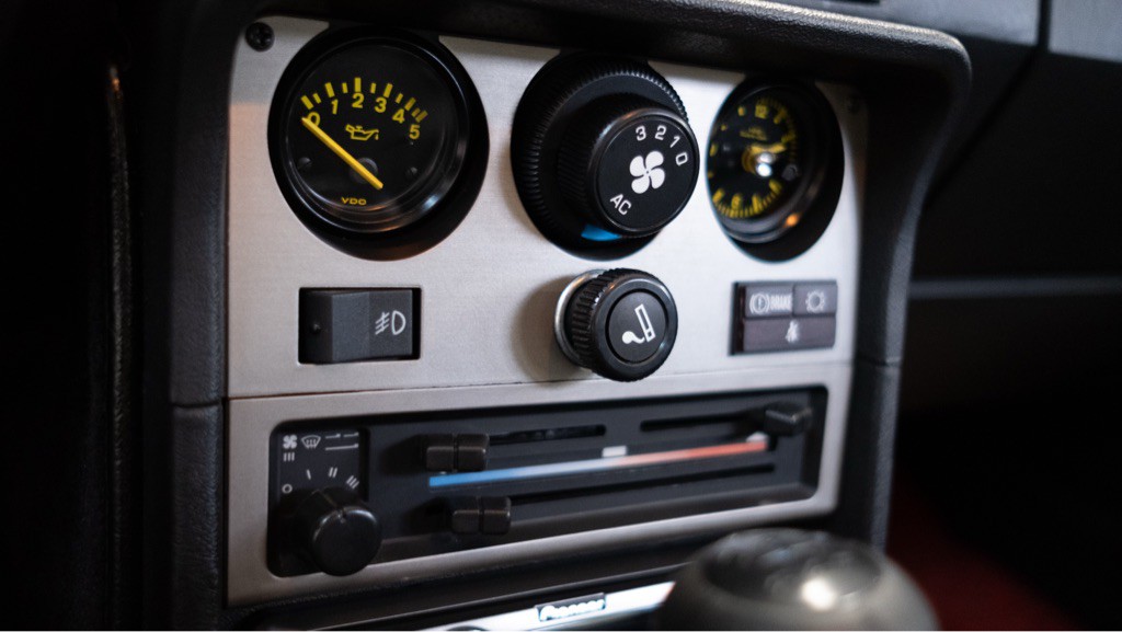1984 Porsche 944 Image 16