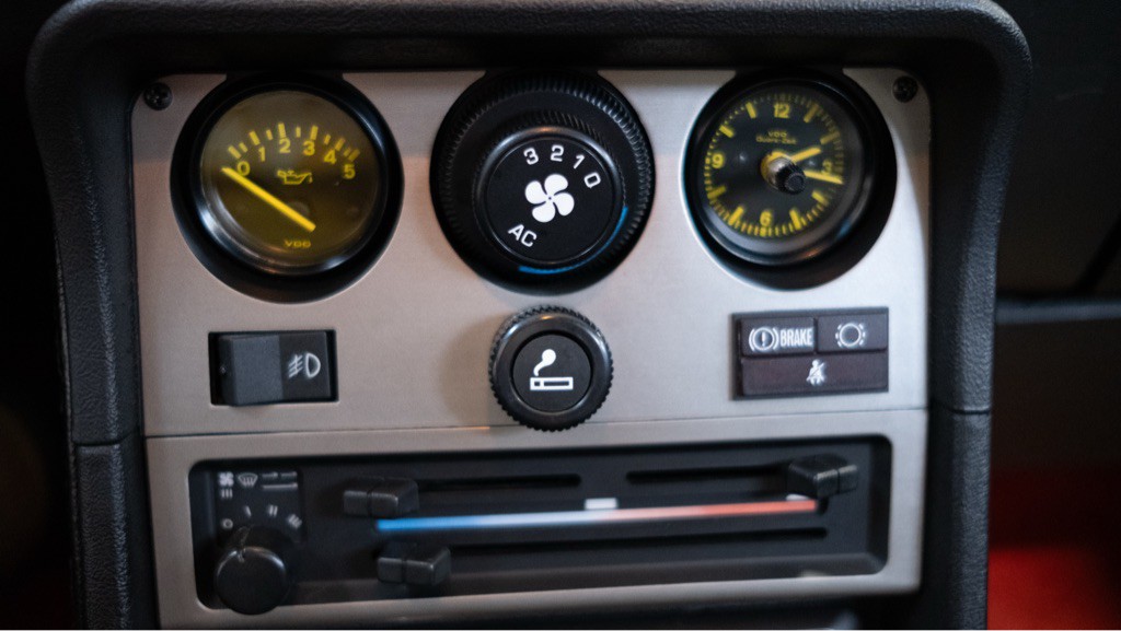 1984 Porsche 944 Image 17