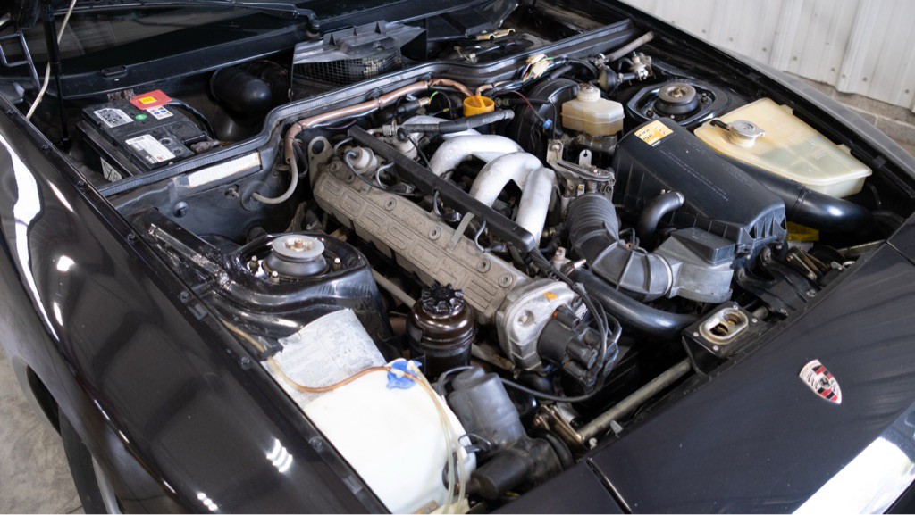 1984 Porsche 944 Image 23
