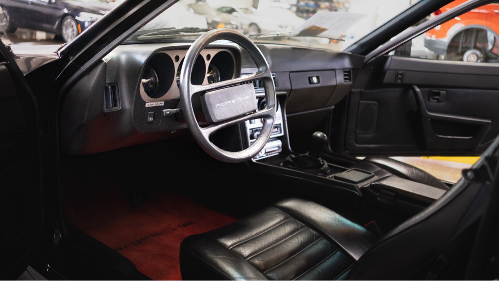 1984 Porsche 944 Image 35