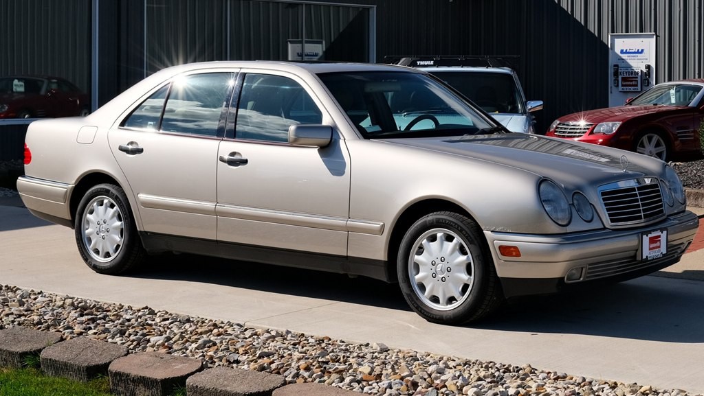 1998 Mercedes-Benz E-Class Image 1