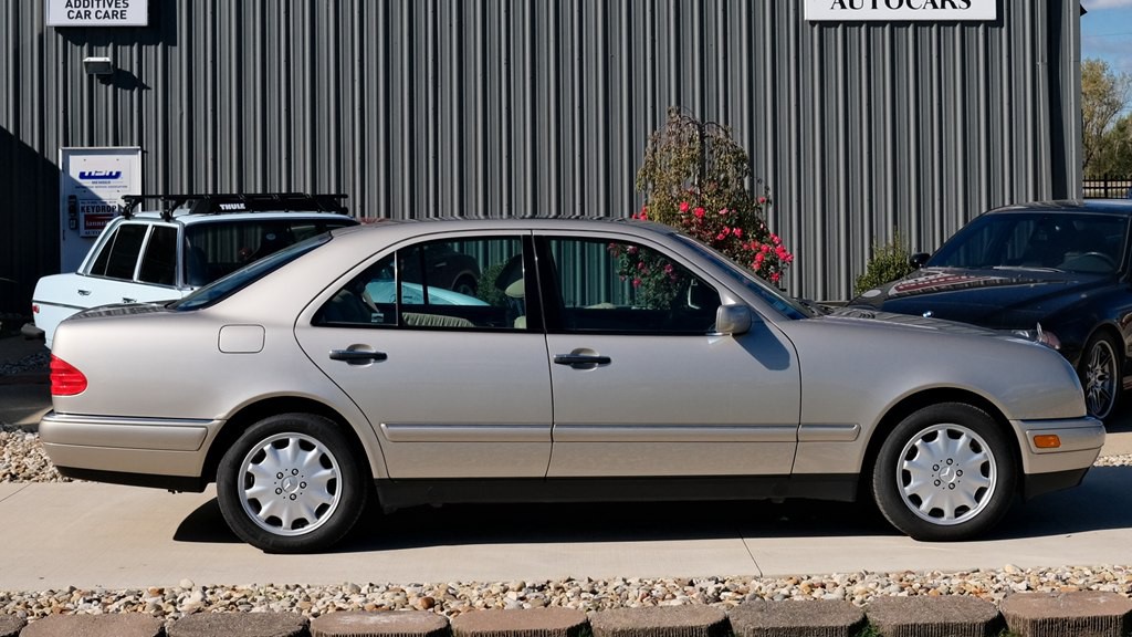 1998 Mercedes-Benz E-Class Image 2