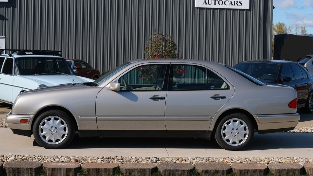 1998 Mercedes-Benz E-Class Image 4
