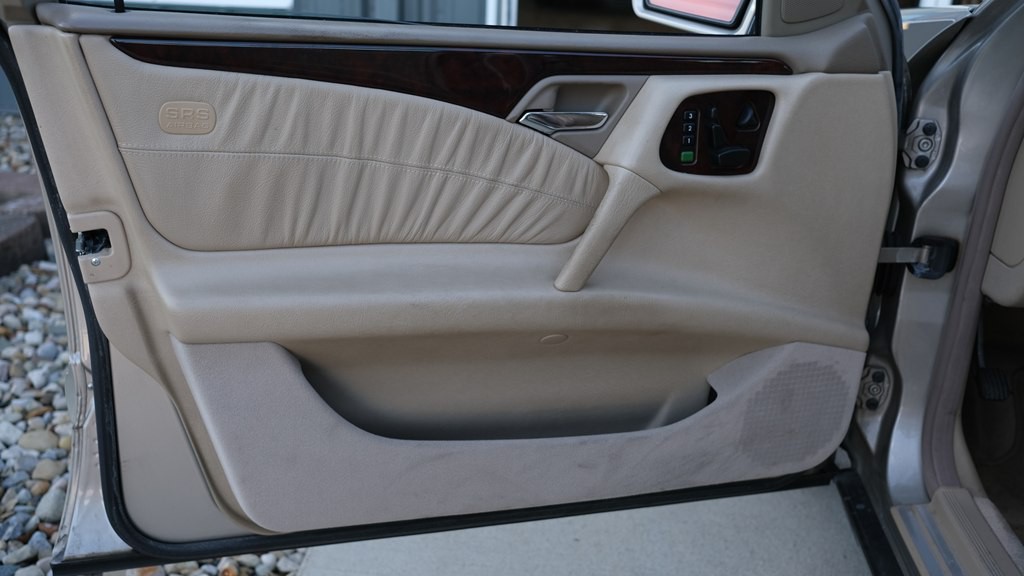 1998 Mercedes-Benz E-Class Image 10