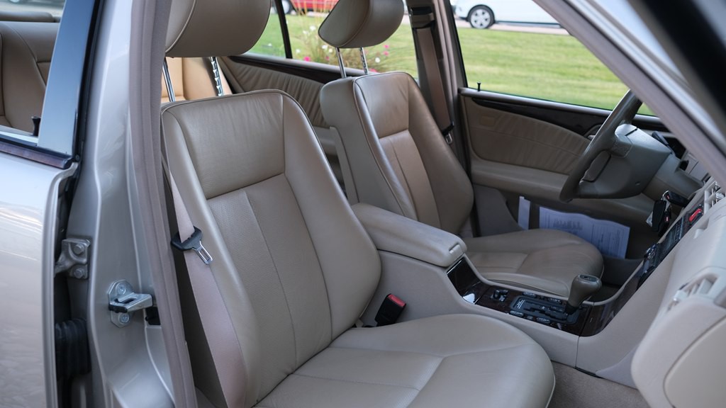 1998 Mercedes-Benz E-Class Image 12
