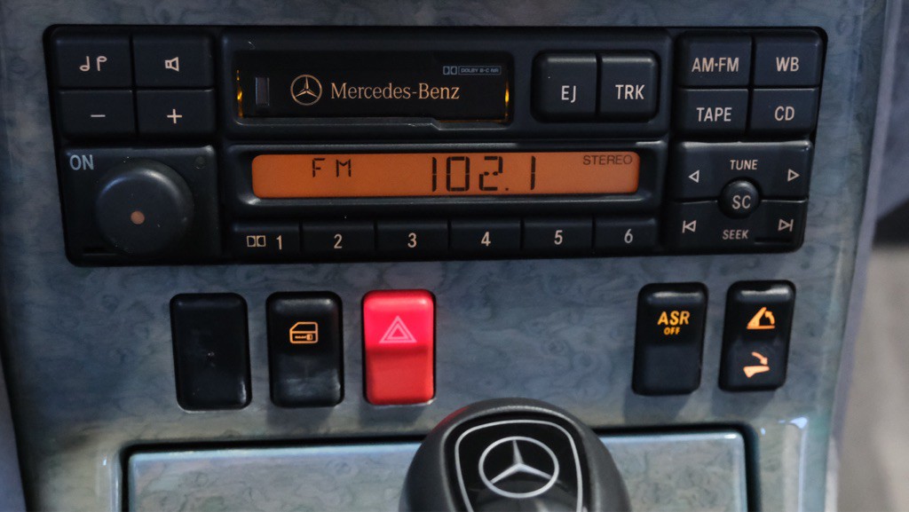 1997 Mercedes-Benz SL-Class Image 25