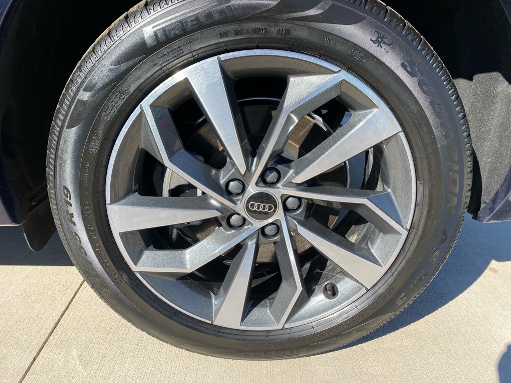 2022 Audi Q5 Image 11