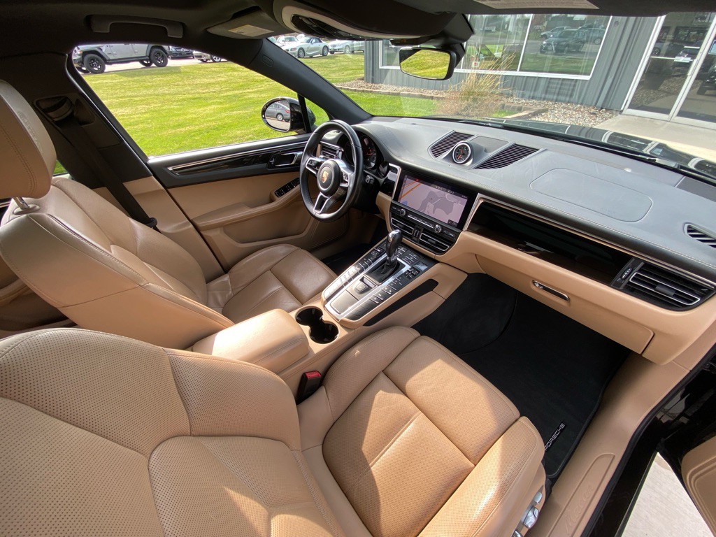 2020 Porsche Macan Image 25